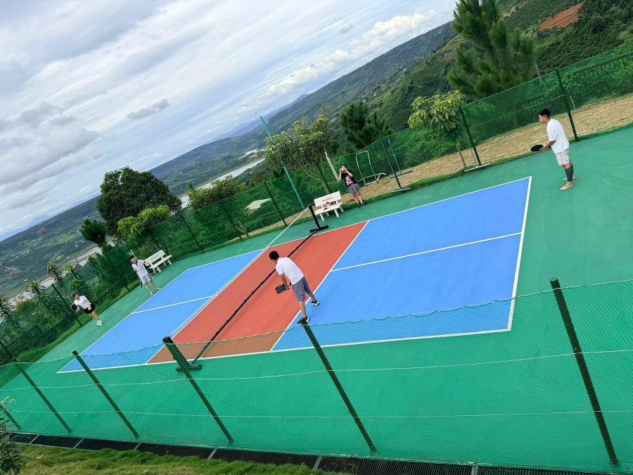 Sân pickleball trên đồi